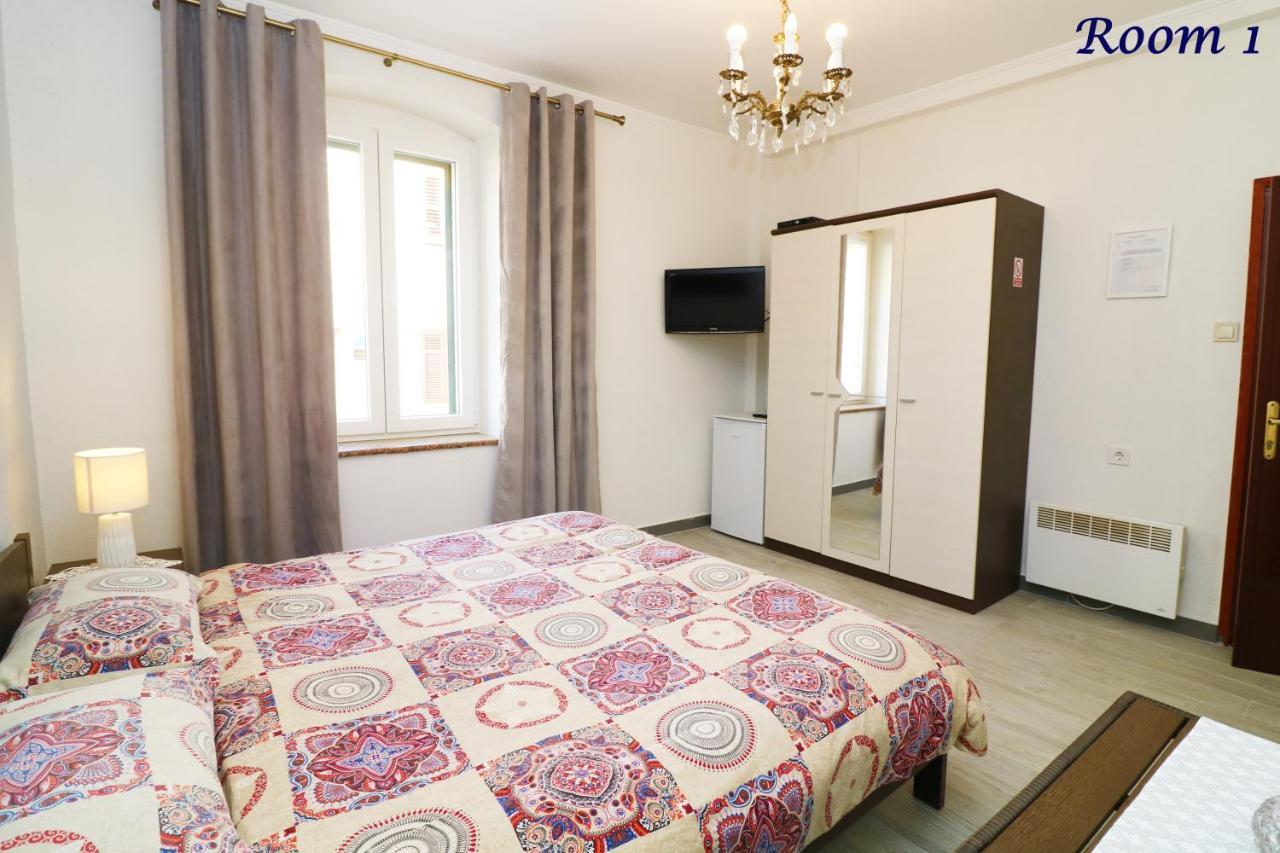 פורץ Old Town Rooms And Apartment מראה חיצוני תמונה