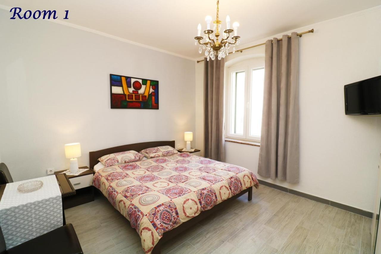 פורץ Old Town Rooms And Apartment מראה חיצוני תמונה